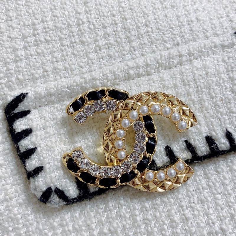 Chanel Brooch 07yxs36